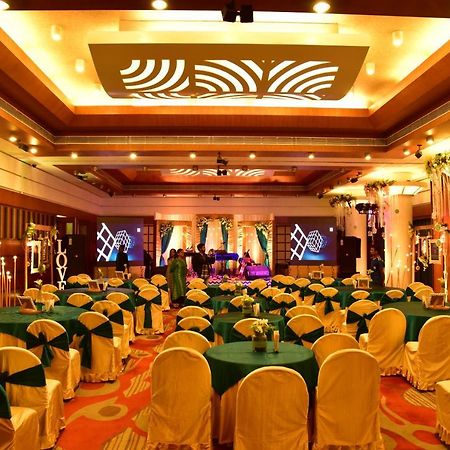 Vishwaratna Hotel Guwahati Extérieur photo