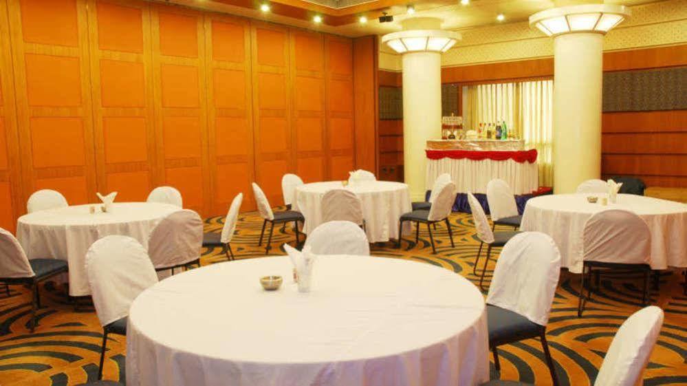Vishwaratna Hotel Guwahati Extérieur photo
