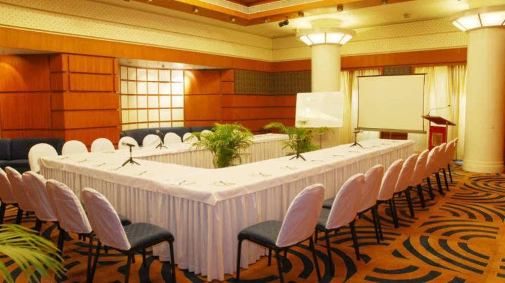 Vishwaratna Hotel Guwahati Extérieur photo
